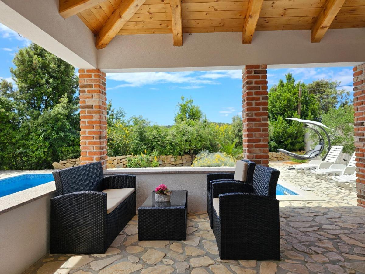 Holiday Homes Sintija Kampor Exterior foto
