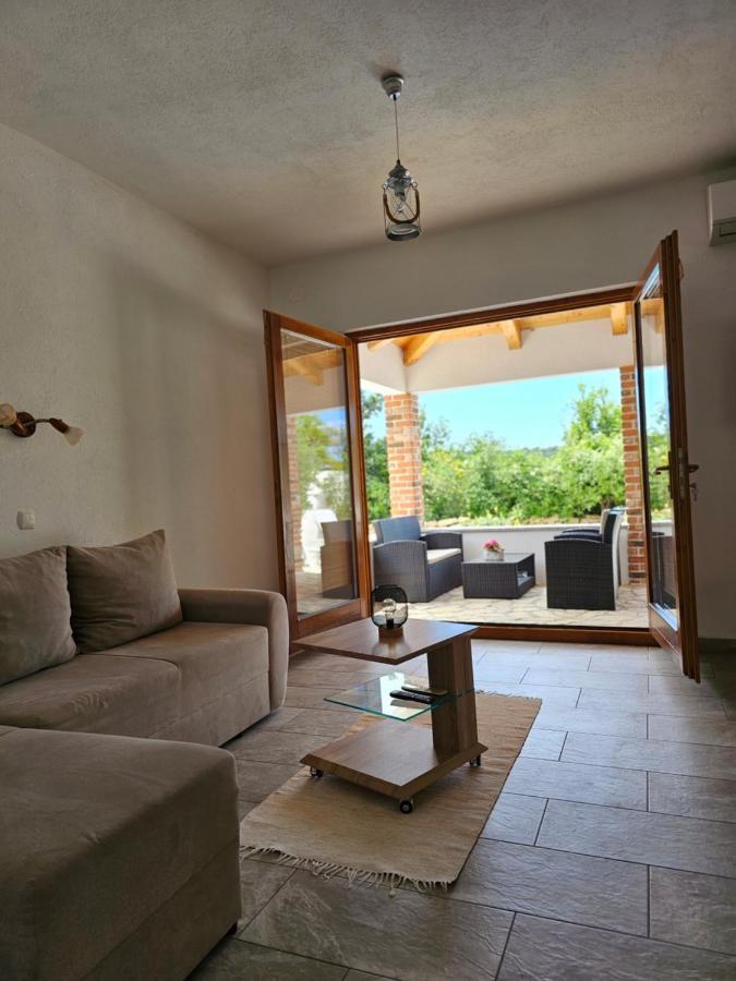Holiday Homes Sintija Kampor Exterior foto
